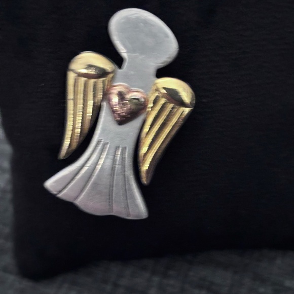 Good Luck Angle!! - Picture 2 of 3